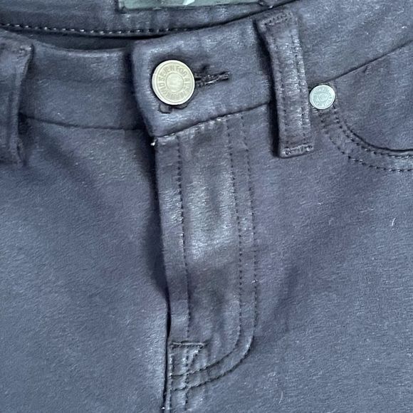 7 For All Mankind ankle cropped black legging with shine - Picture 5 of 10